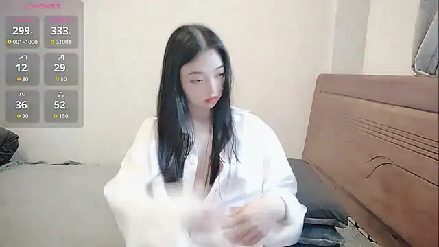 oblakitty  online show from June 7, 2026, 12:38 am