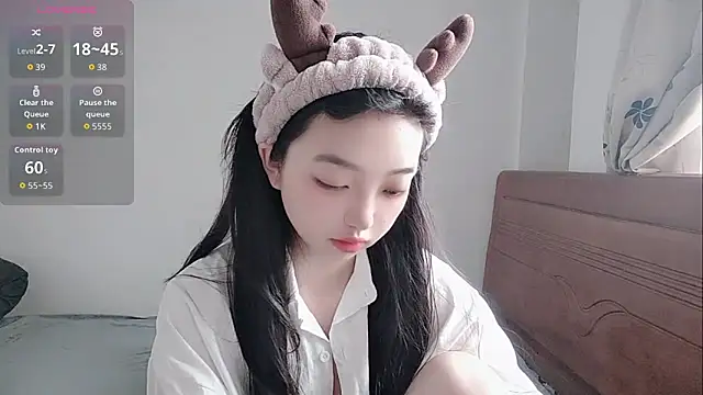 oblakitty  online show from June 5, 2026, 12:59 am