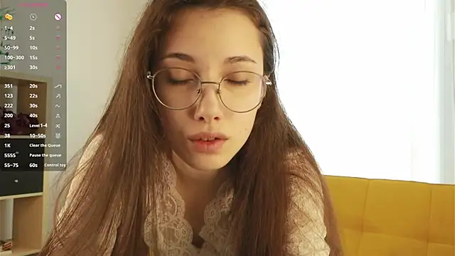 IsauraHolleman online show from April 3, 2026, 3:13 am