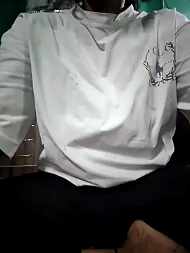 model seela online show from April 15, 2026, 1:00 am