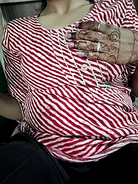 model seela online show from April 18, 2026, 4:31 pm