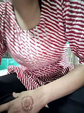 model seela online show from April 9, 2026, 4:47 am