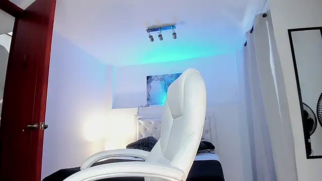 Vezzx online show from March 21, 2026, 6:45 pm