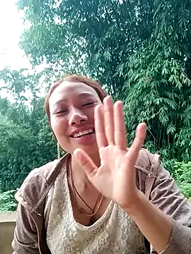 Snapshot of Leiley_98 chatting on May 19, 2026, 1:56 am Leiley 98 online show from May 19, 2026, 1:56 am