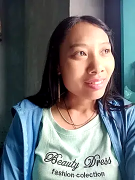Snapshot of Leiley_98 chatting on April 19, 2026, 1:06 am Leiley 98 online show from April 19, 2026, 1:06 am