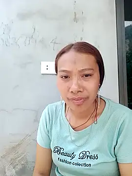 Snapshot of Leiley_98 chatting on May 16, 2026, 1:59 am Leiley 98 online show from May 16, 2026, 1:59 am