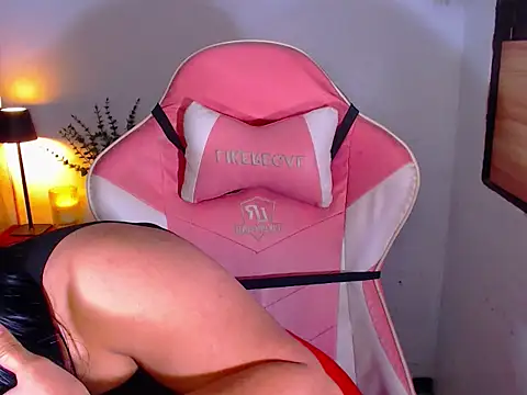 Zandralopez online show from April 18, 2026, 7:22 am