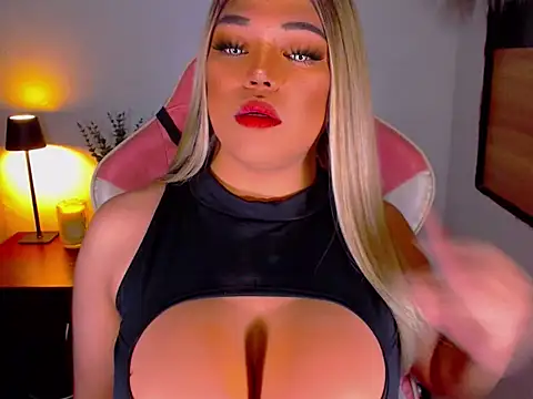 Zandralopez online show from March 30, 2026, 2:35 am