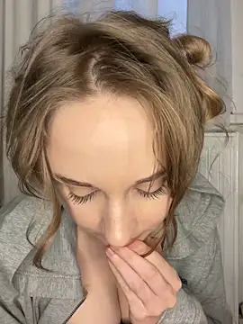 bimboiiii online show from April 3, 2026, 6:58 pm