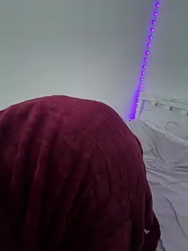 bimboiiii online show from April 9, 2026, 6:36 pm