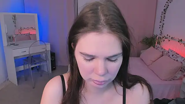 Snapshot of MillyBrown_ chatting on May 28, 2026, 11:05 am MillyBrown online show from May 28, 2026, 11:05 am