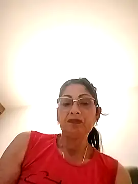 Taniafirelux online show from April 10, 2026, 11:45 pm