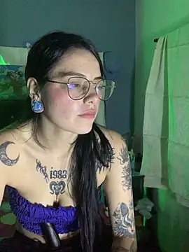 Tatii1 online show from April 15, 2026, 11:27 pm