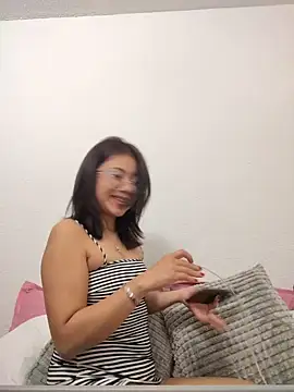 nanybb24 online show from June 18, 2026, 5:28 am