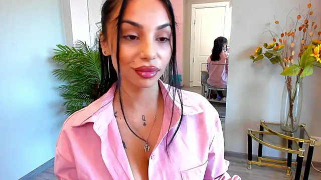 Snapshot of MissSiennaa chatting on June 3, 2026, 6:03 am MissSiennaa online show from June 3, 2026, 6:03 am