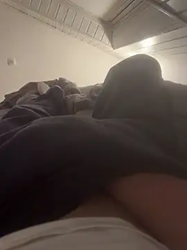 Leonks10 online show from April 21, 2026, 12:01 am