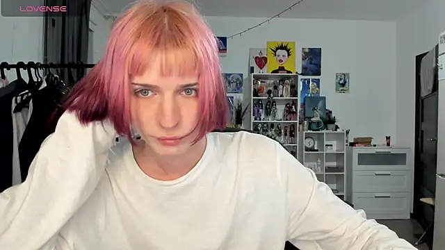 sweet peach    online show from April 17, 2026, 9:50 pm