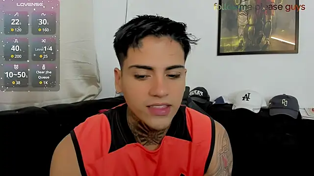 sweetlatinoboy online show from April 1, 2026, 11:33 am