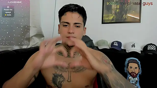 Snapshot of sweetlatinoboy chatting on April 28, 2026, 10:14 pm sweetlatinoboy online show from April 28, 2026, 10:14 pm