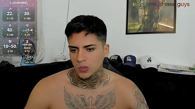 sweetlatinoboy online show from April 17, 2026, 11:07 pm