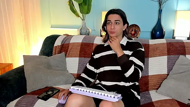 Keita Moon online show from April 15, 2026, 11:49 am