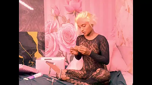 Snapshot of indian_barbie chatting on May 20, 2026, 5:43 pm indian barbie online show from May 20, 2026, 5:43 pm