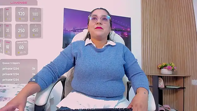 Snapshot of Reina_Mia1 chatting on April 25, 2026, 7:44 pm Reina Mia1 online show from April 25, 2026, 7:44 pm