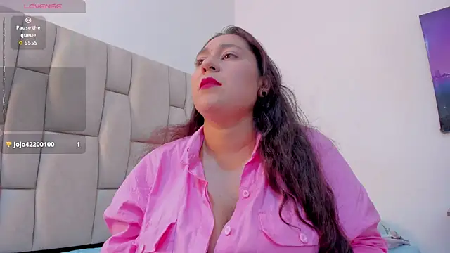 Snapshot of Reina_Mia1 chatting on April 18, 2026, 7:18 pm Reina Mia1 online show from April 18, 2026, 7:18 pm