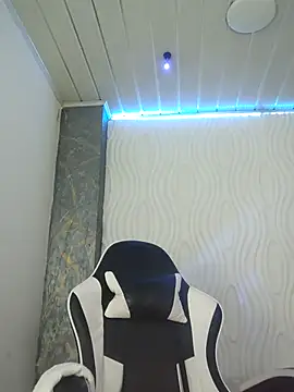 Melisa 14 online show from April 16, 2026, 4:08 pm