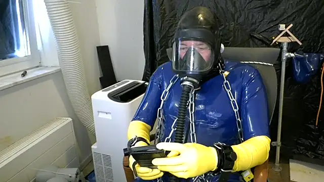 Snapshot of latexslaveboy chatting on June 1, 2026, 8:03 am latexslaveboy online show from June 1, 2026, 8:03 am