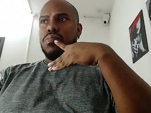Snapshot of Alessandro_Hamed chatting on April 22, 2026, 5:42 pm Alessandro Hamed online show from April 22, 2026, 5:42 pm