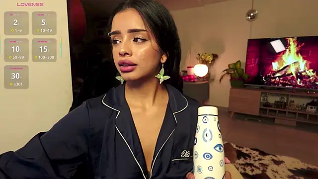 Amapola 999 online show from April 1, 2026, 11:45 pm