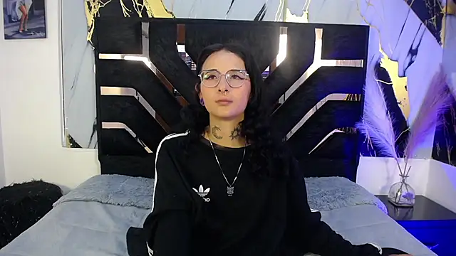 sophiesmithcs online show from April 7, 2026, 8:54 pm