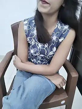 myra77 online show from April 15, 2026, 8:31 pm