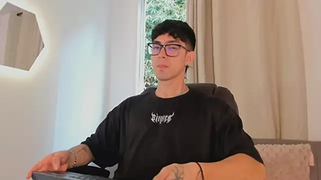 etham wolf1 online show from April 15, 2026, 5:28 pm