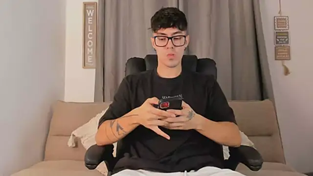 etham wolf1 online show from April 6, 2026, 5:36 pm