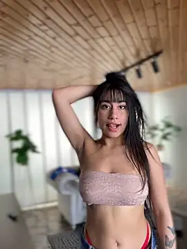 cristaal pink online show from April 16, 2026, 7:14 pm