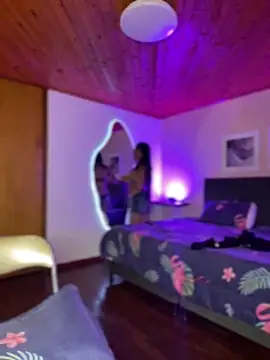 cristaal pink online show from April 16, 2026, 9:39 pm