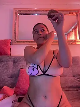 leoylia online show from April 8, 2026, 7:37 pm