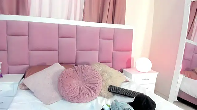 Snapshot of sweet_aura31 chatting on June 1, 2026, 8:19 pm sweet aura31 online show from June 1, 2026, 8:19 pm