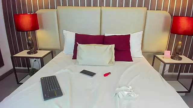 paulette bustamante online show from April 15, 2026, 7:58 pm