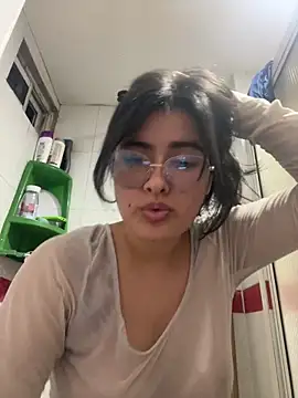 LinaEvansonn online show from April 15, 2026, 1:00 am