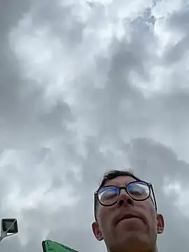 LeonBlazze online show from April 11, 2026, 5:27 pm