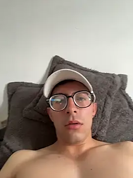 Snapshot of LeonBlazze chatting on July 10, 2026, 2:28 pm LeonBlazze online show from July 10, 2026, 2:28 pm