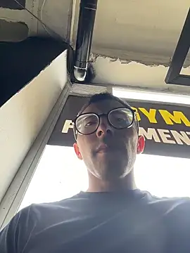 LeonBlazze online show from April 13, 2026, 1:48 pm