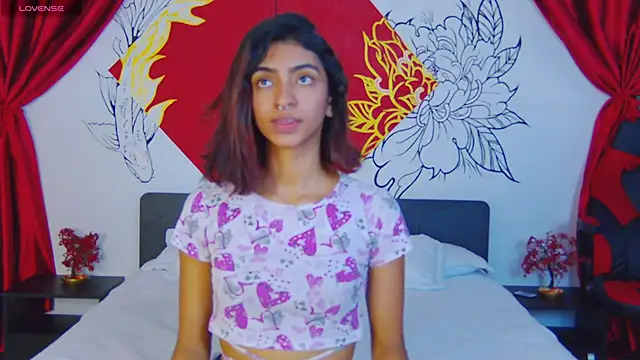 Snapshot of Hottie_Veronica chatting on May 3, 2026, 5:38 pm Hottie Veronica online show from May 3, 2026, 5:38 pm