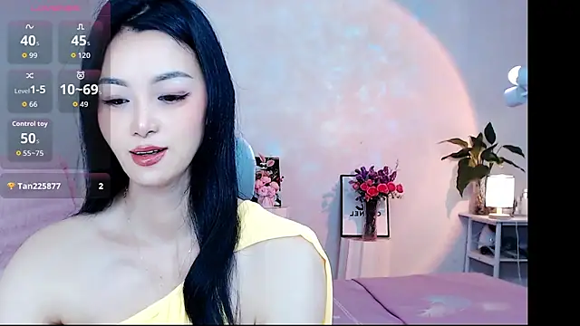 Snapshot of Evelyn-007 chatting on April 22, 2026, 12:01 pm Evelyn-007 online show from April 22, 2026, 12:01 pm