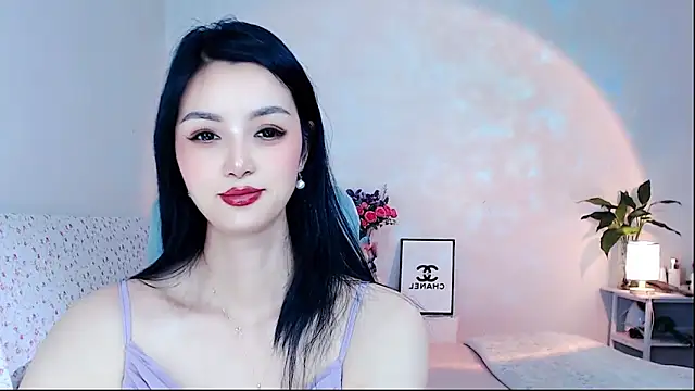 Snapshot of Evelyn-007 chatting on April 18, 2026, 1:57 pm Evelyn-007 online show from April 18, 2026, 1:57 pm