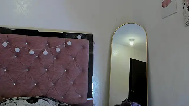 Snapshot of Alaia2 chatting on June 2, 2026, 1:22 pm Alaia2 online show from June 2, 2026, 1:22 pm