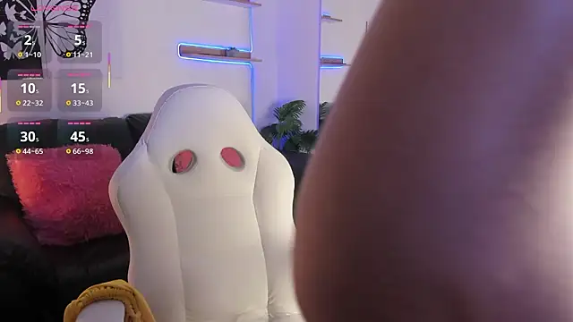 Mia Luna online show from March 20, 2026, 7:04 pm